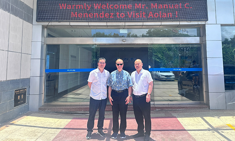 El Sr. Manuel C. Menéndez, experto en relaciones económicas entre Estados Unidos y China, visita Aolan.